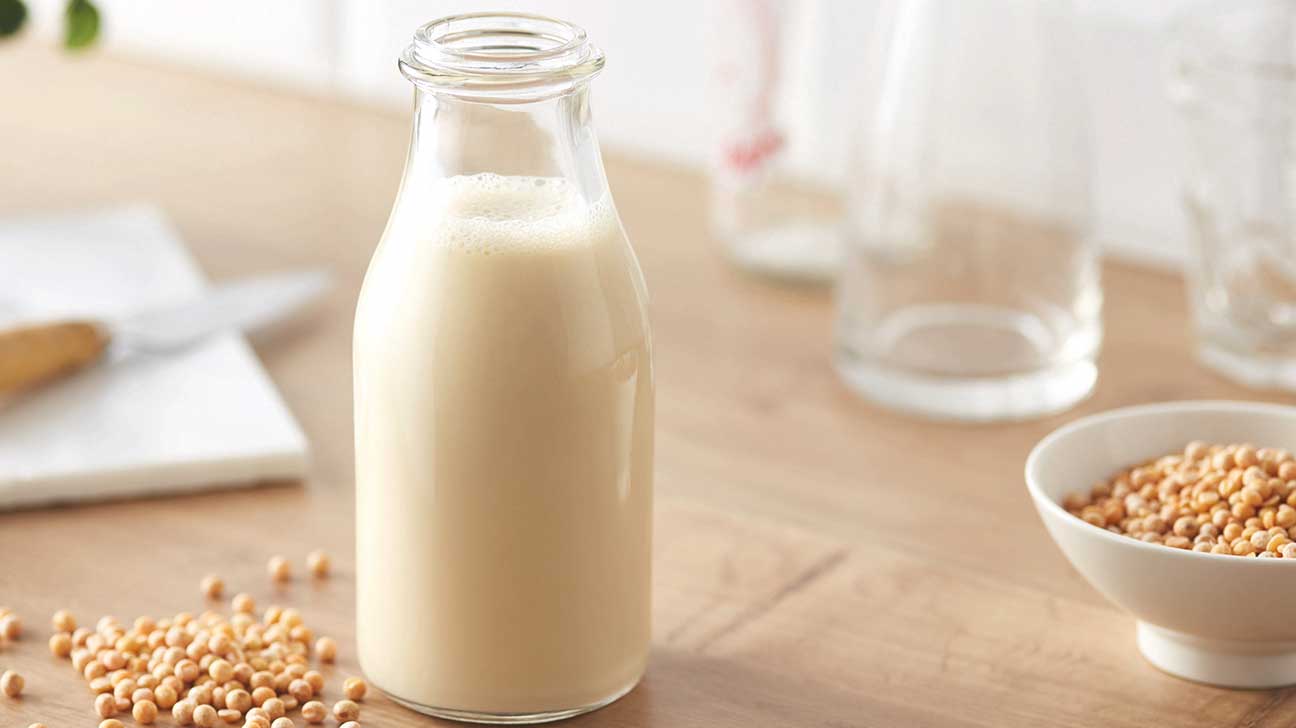 Uống sữa trước khi nhậu sẽ lâu say hơn