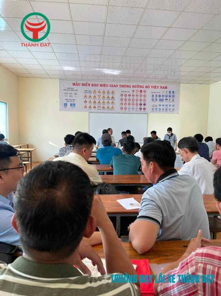trung tâm đào tạo lái xe thành đạt